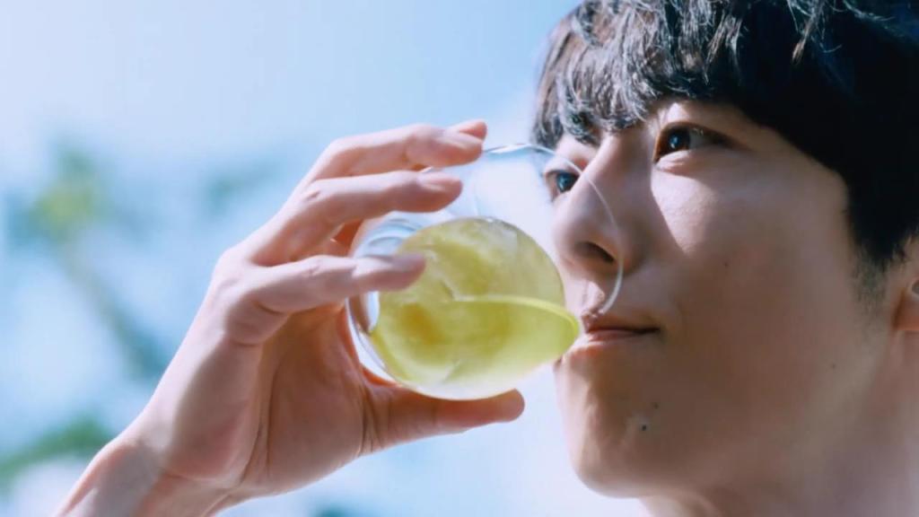 高橋一生 が出演する キリンビバレッジ キリン 生茶 のCM 「生茶氷」篇 「生茶氷やってみた」篇 douganow.jp/archives/20190…