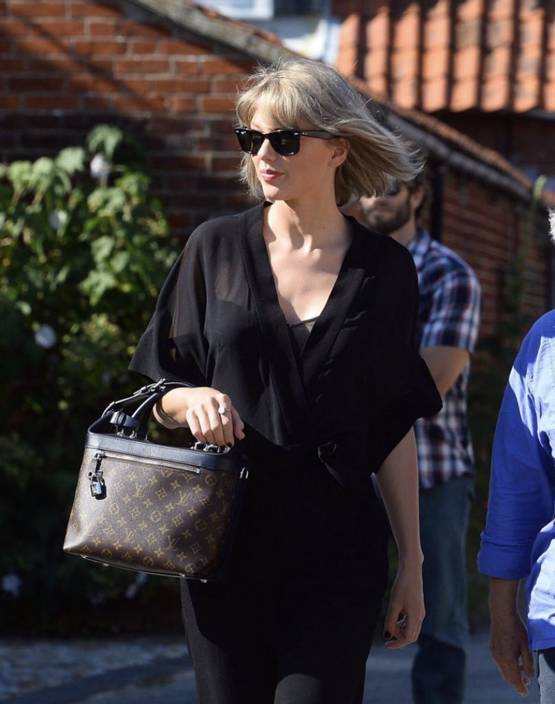 ⭐️ lover tour confetti ⭐️ tweet media