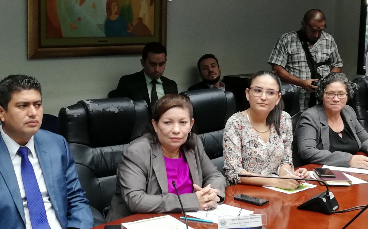 ALMAACRUZ's tweet image. 🚩 Este día en la Com.de Obras Públicas, recibimos a representantes de CONASAV, Asociación por Buen Camino y la Asociación de Motociclistas de El Salvador, quienes presentaron y brindaron opinión sobre propuestas a reformas a la Ley de Transporte #FMLN 🇸🇻