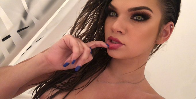 Eyes faker than my ex?? https://t.co/iFPJS8V98T