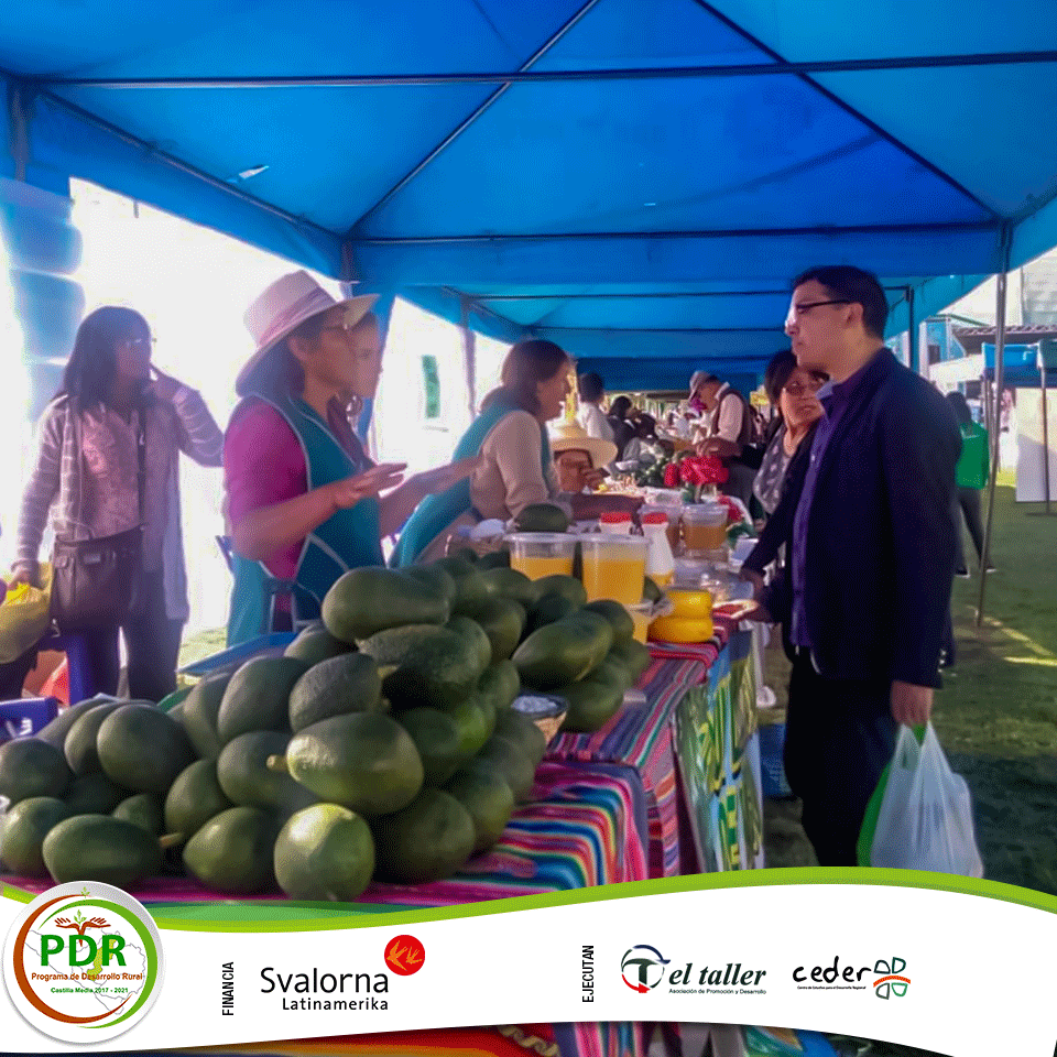 ArequipaPdr's tweet image. #VIRACO PRESENTE EN I FERIA PRODUCTIVA REGIONAL
ASFEV - Asociación de Fruticultores Ecológicos de Viraco expuso productos tradicionales de la zona como paltas, frutas,  miel de abeja, productos lácteos entre otros; bajo la asistencia técnica del  #PdrArequipa.
#ProvinciaCastilla