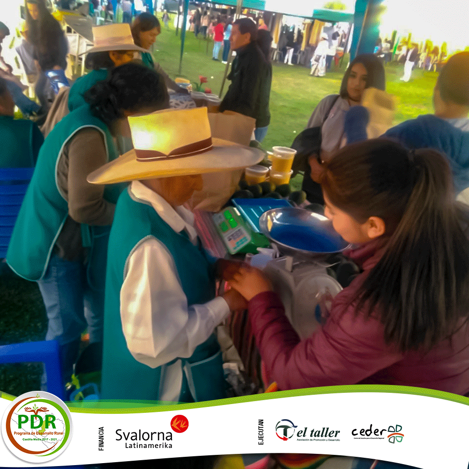 ArequipaPdr's tweet image. #VIRACO PRESENTE EN I FERIA PRODUCTIVA REGIONAL
ASFEV - Asociación de Fruticultores Ecológicos de Viraco expuso productos tradicionales de la zona como paltas, frutas,  miel de abeja, productos lácteos entre otros; bajo la asistencia técnica del  #PdrArequipa.
#ProvinciaCastilla