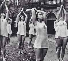 suraj_yadav2005's tweet photo. Hitler promoted Calisthenics as part of the "Mind and Body" policy for building physically able youth. These programs blanketed German schools, colleges and youth organizations. Mega annual events were regularly staged to promote the "Mind and Body"policy.

#DesiHitler 😂 https://t.co/Pwalg4z8C6