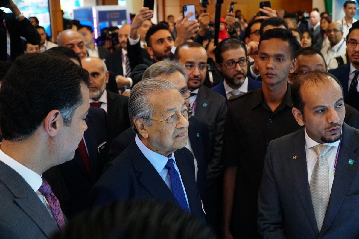 aogcofficial's tweet photo. Our guest of honour also visited AOGC 2019 Exhibition after the Opening Ceremony yesterday.

#aogc2019 #aogcofficial #exhibition https://t.co/G3keg9B6eG