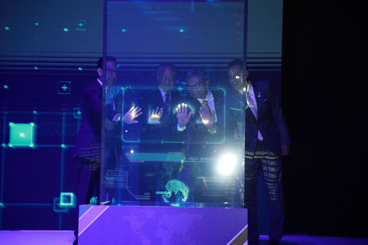 aogcofficial's tweet photo. AOGC 2019 launch gimmick accompanied by Jaclyn Victor's effortless performance

#aogc2019 #openingceremony #launchgimmick https://t.co/b706k890oJ