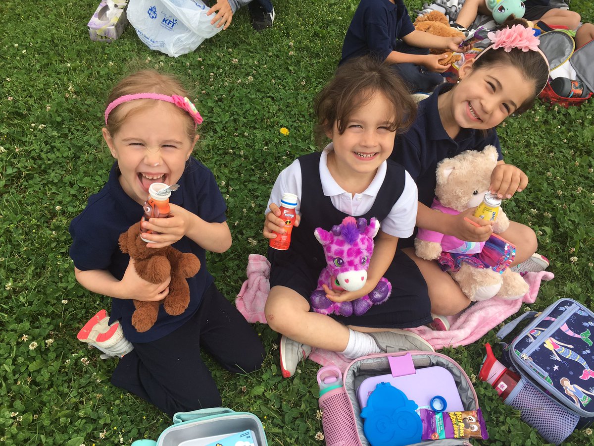 QHKinder106's tweet photo. Today’s the day the Teddy Bears have their picnic! @QHMilton https://t.co/GecwJSwQaN