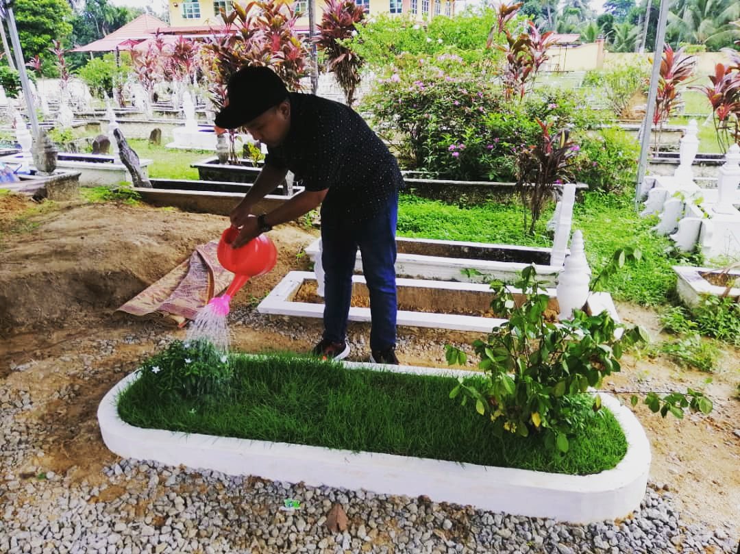 ewan_gegar's tweet photo. Berkesempatan hari ni sekali lagi ziarah pusara Kak Nie Faziani Rohban... Alhamdulillah...  
#eShaz #DnarsGold #DnarsIndonesia #Dnars https://t.co/y29vc41ElK