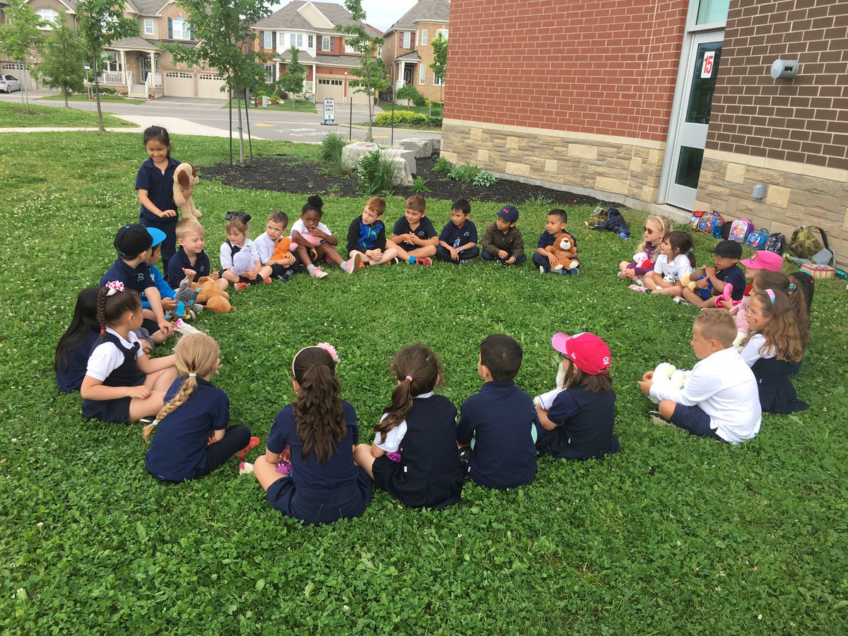 QHKinder106's tweet photo. Picnic and a game of Duck, Duck, Goose! @QHMilton https://t.co/D3eQOMDjXx
