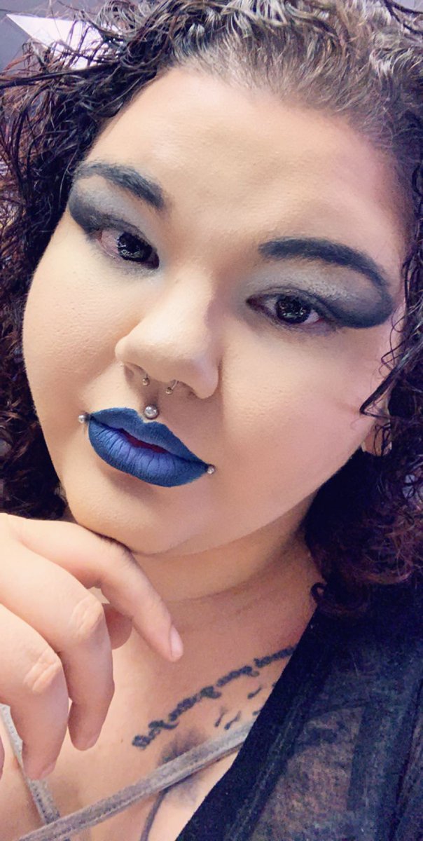 Felt #pretty today wearing #JeffreeStarCosmetics. #thirsty #YoUrStIlLoNtHePrOpErTy #Diamond #MagicStarConcealer #MagicStarSettingPowder #velourliquidlips #ombre #tattoos #piercings