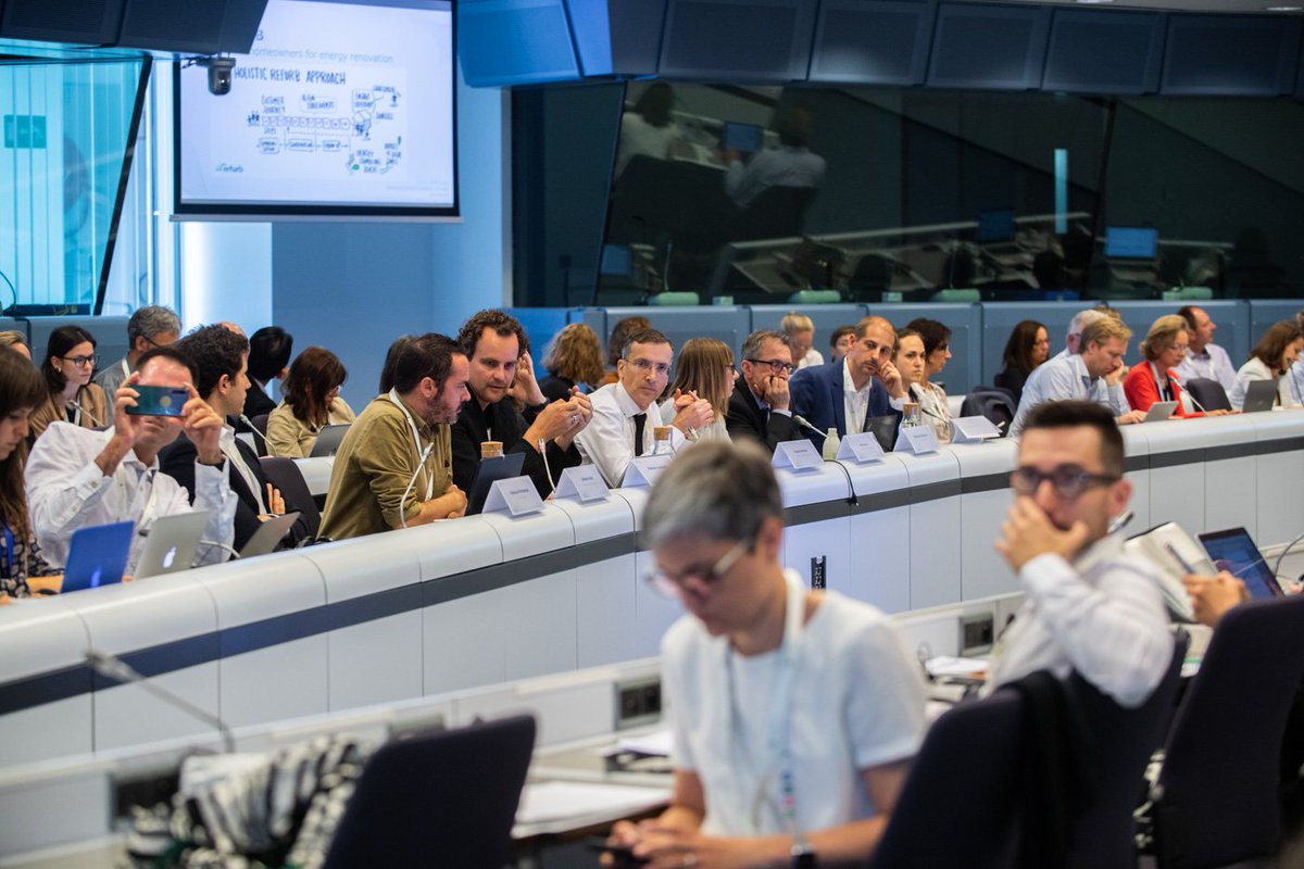 💚 The EU Sustainable Energy Week #EUSEW19 aspires to advance available #lowcarb technologies to fight #ClimateChange 🍃 @PEAKapp_EU presented its results on how #gamification and better access to #smartmeter data engage people for #energy transition. Thank you @EU_EASME @H2020EE