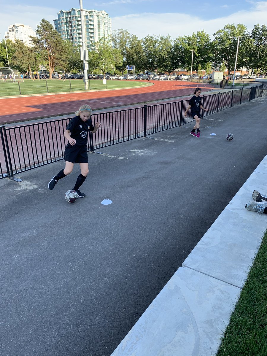 JMander10's tweet image. Of all the structured camps etc.. over the summer, the best thing is always to just go n play on your own - some self directed learning at tonights session leading into the summer #learntotrain ⚽️