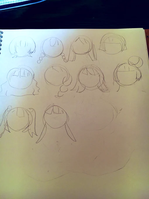 夏花のイラスト本を作ろうと思ってるんだけど、髪型をひたすら案出ししてて頗る雑なのでした笑
L版サイズくらいかな?? 