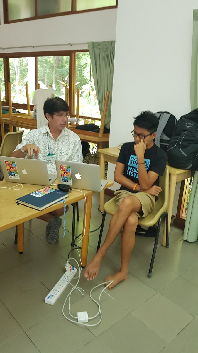 CindyHYChen's tweet photo. #CompassYouthLeaders getting ready before welcoming campers this evening #CYCLe19 @Compass_Ed https://t.co/UKrAzosb49