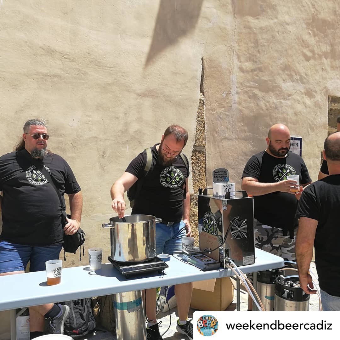 ACCE_Cerveceros's tweet photo. Los compañeros del @4cClub 4C han estado este finde disfrutando de la II Edición del @weekend_beer. Aparte de catar,han colaborado en el mismo con una elaboración en vivo y en directo. ¡Bravo! 🍻 https://t.co/zCCyQO1Mwe
