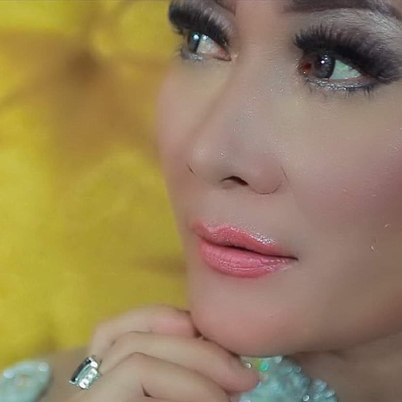 Nining Meida (@nining_meida) on Twitter photo 