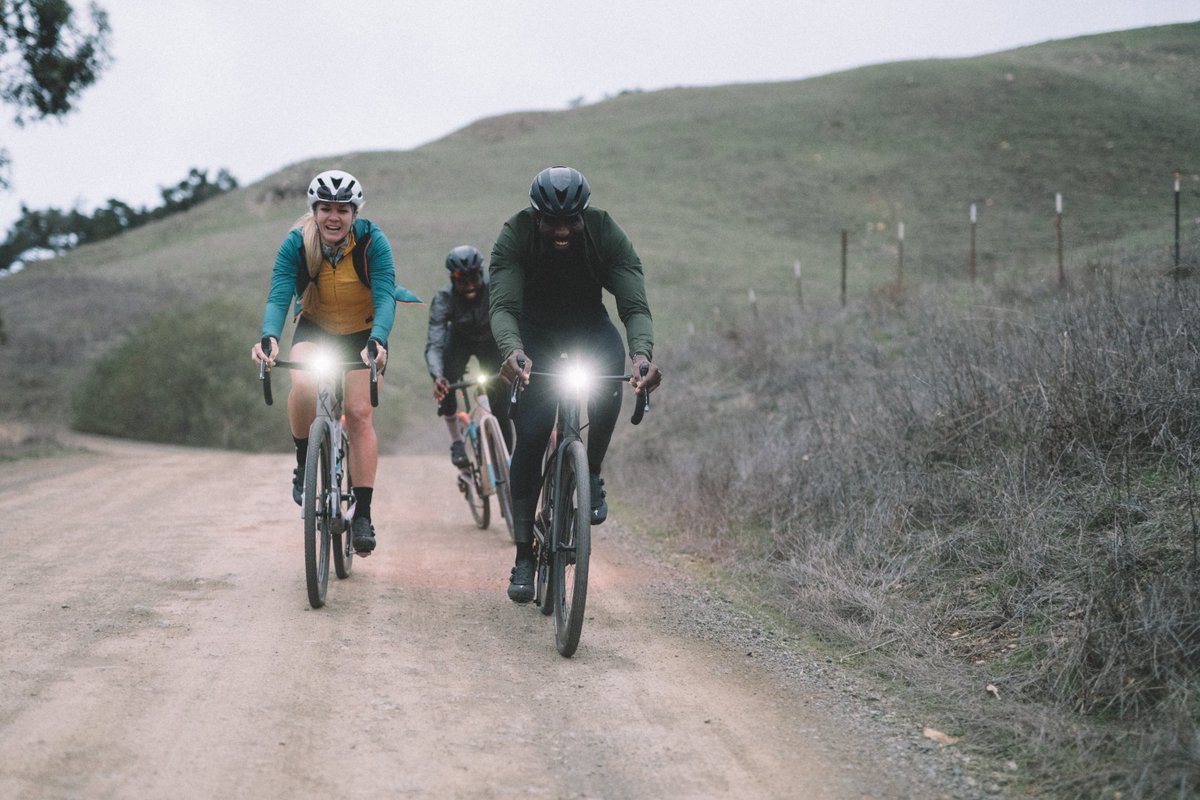 Specialized_ESP's tweet photo. Incluso en los días más largos del año necesitas ver y hacerte ver→ https://t.co/JBn9SamwCg
La nueva #StixSwitch con hasta 92h de duración tiene 2 LED rojos y 1 blanco para usarla como luz trasera o delantera.
#iamspecialized #summersolstice #solsticiodeverano
📷@embryrucker https://t.co/c2RFAuPSTd