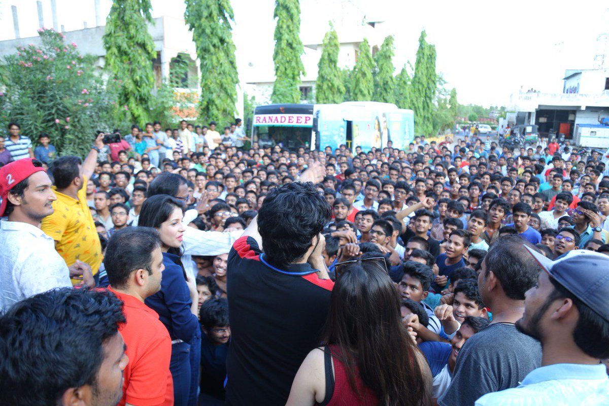 FilmyFocus's tweet photo. #FirstRankRaju Success Tour In Vijayawada 

#ChetanMaddineni,#Kashishvohra 
#NareshKumarHN #KiranRavindranath @MangoMusicLabel https://t.co/AjZdUXaA7B https://t.co/F8Owd5YTnw