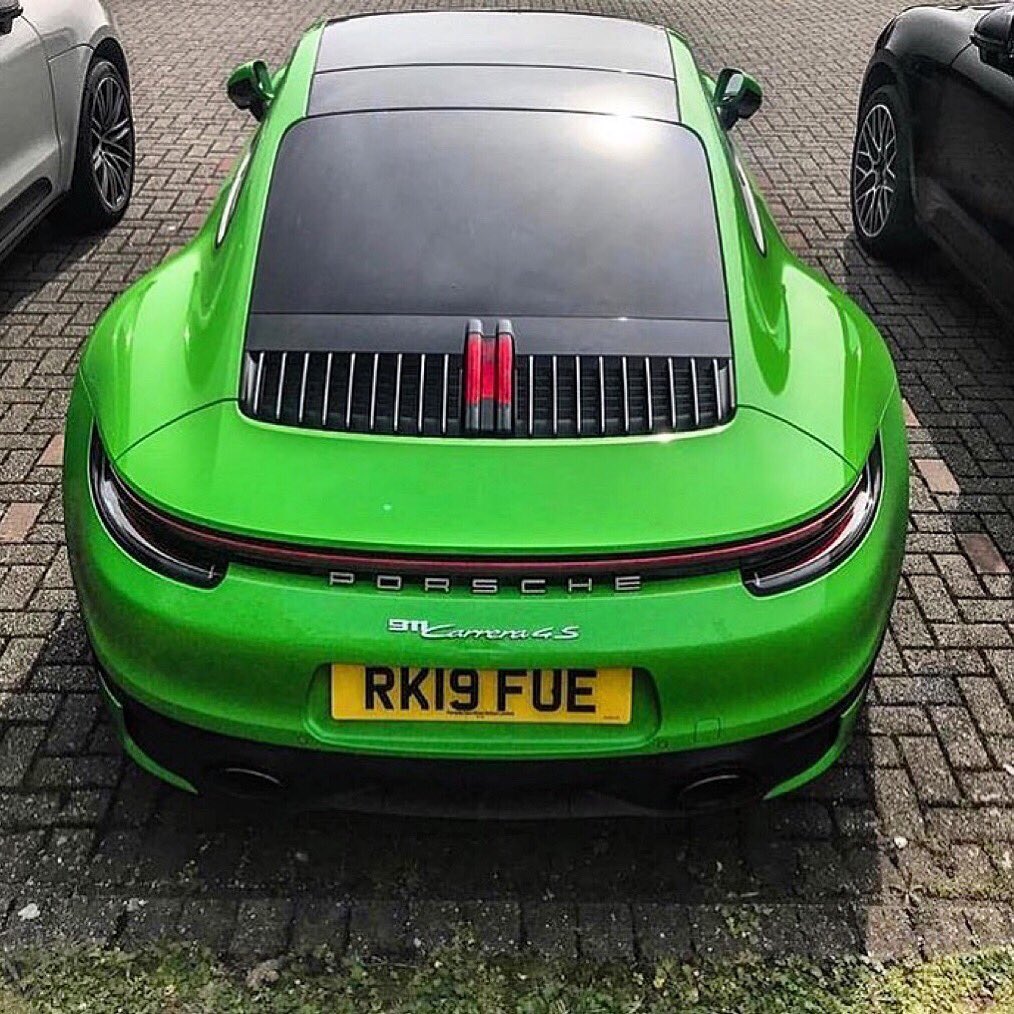 The #VipeGreen looking good 🦎
#Porsche992 via <a href="/supercarseurope/">Supercarseurope</a> 👍🏻