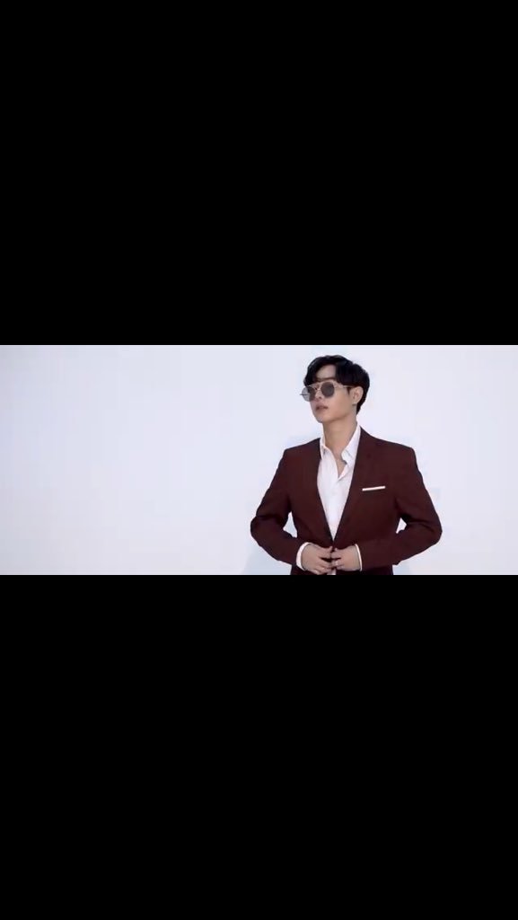 NffnPp's tweet photo. @fronteyewear_th ชอบชุดสูทสีแดง ยิ่งตาฟร้อนไปอีกกร้าวใจนุละเกินนนน😳 #FrontxPeckPalit #เป๊กผลิตโชค #imbac https://t.co/C0GDcR6CKf