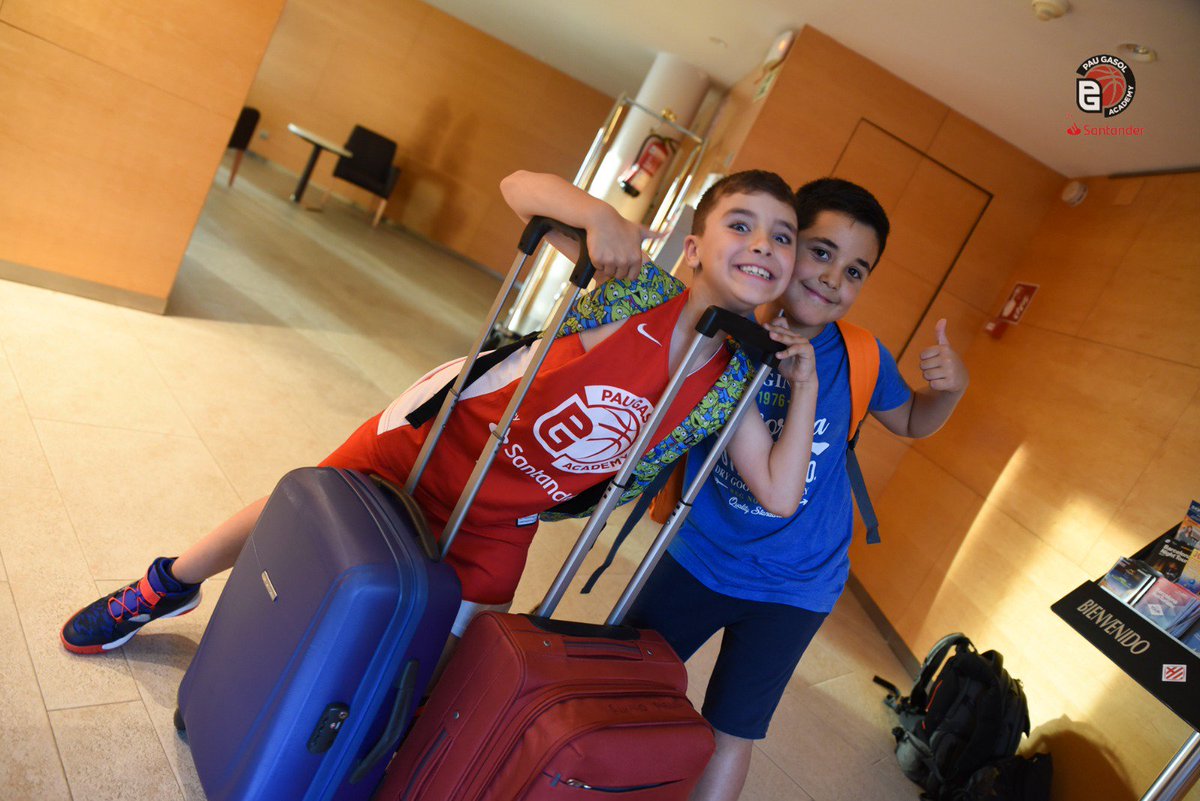 PauGasolAcademy's tweet photo. 👋 ¡Buenos días! Ya estamos preparados para este martes caluroso, pero antes os dejamos algunas fotos de ayer. Encontraréis más en nuestra web😉

Test level, meeting new #friends, #basketball... Here you have some pics from Day 1 ⛹🏻‍��⛹‍♂ 

➡️ https://t.co/4eX5GccgfX 🏀 https://t.co/AxEcKymtWj