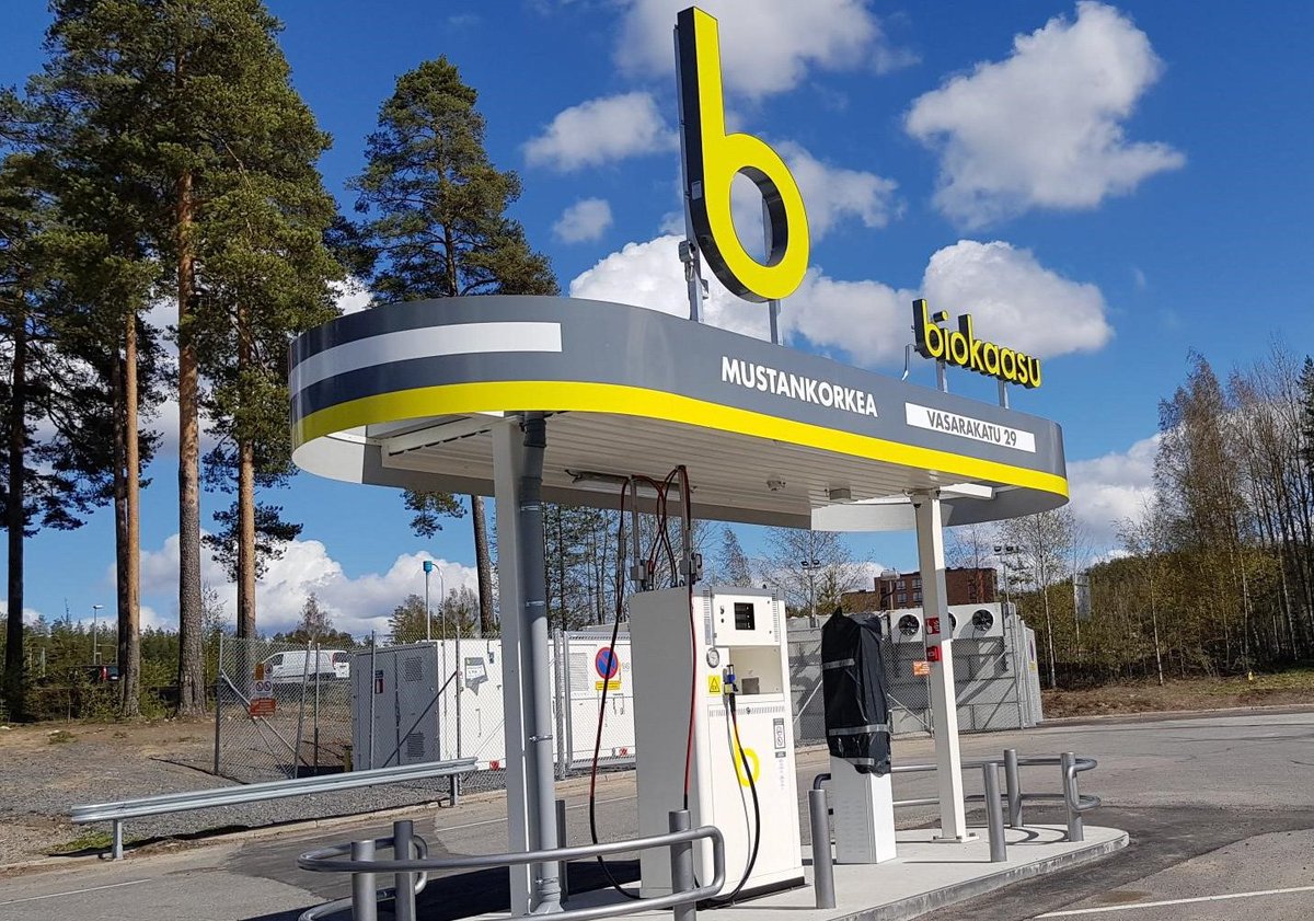 Jyväskylän Seppälään hartaasti odotettu #biokaasu'n tankkausasema on nyt avattu! Tevetuloa tankkaamaan #paikallistapolttoainetta :)
Lue lisää ➡️ bit.ly/2J3sKEv #mustankorkea #biogas