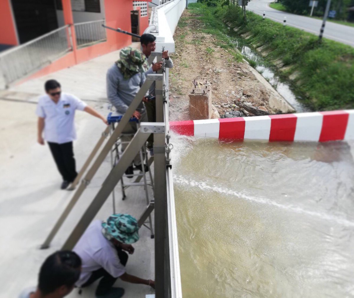 ALULOG_STOPLOG's tweet image. ผนังกั้นน้ำท่วม   #ป้องกันน้ำท่วม #ฝนตก #น้ำท่วม #ท่วม #ฝนมา #ตกแล้วฝน #พายยุ