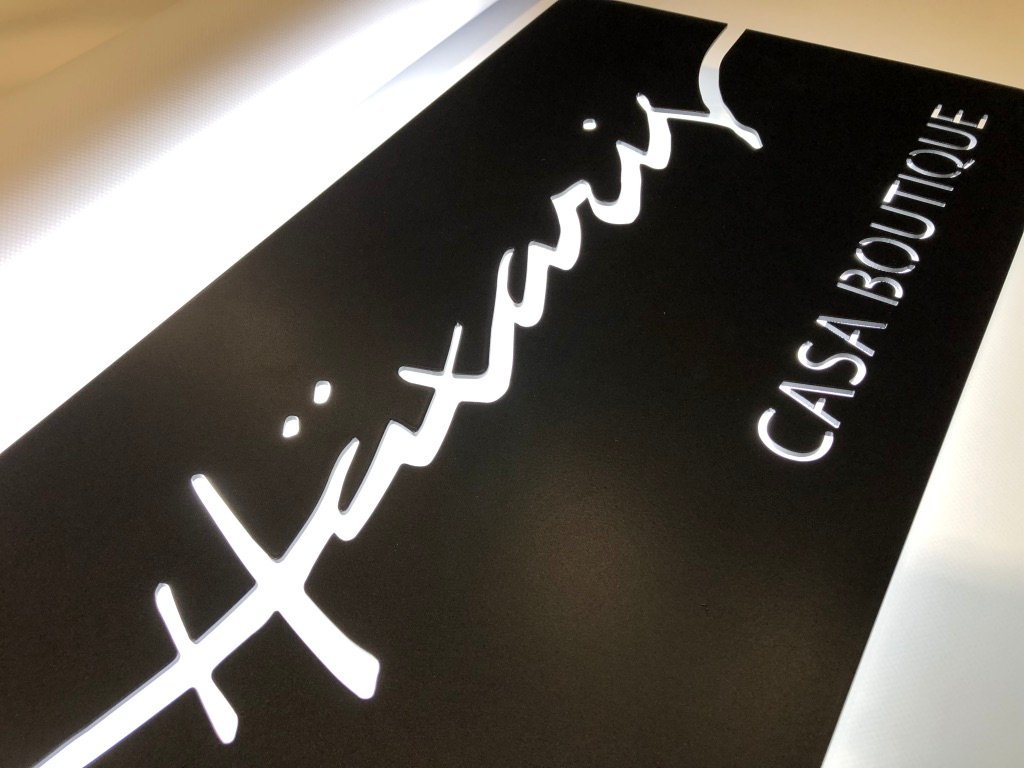 RotulosStudio's tweet image. Fabricación de placa cortada laser en chapa de acero corten , lacada al horno y retroiluminada led ip 65.
#rotulos #granada #rotulosluminosos #letrascorporeas #led  #decoracion #fachadas #rotuloscorporeos #publicidad #metacrilato #laton #carteles #hechoamano #decoracionexterior