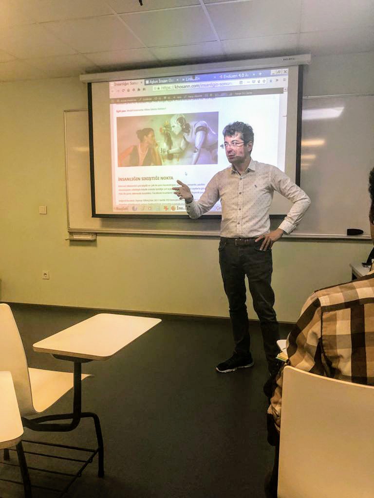 Khosann's tweet photo. Bu sabah bir öğrencim "Hocam derse gelmiyor musunuz? Sınıf boş, ders iptal mi oldu?" diye mesaj attı. Beni de telaşa verdi. Oysa #SCI119 From Invention to Innovation yaz okulu dersim yarın Santralistanbul'da. Bilim aşığı, hevesli öğrencilerimi seviyorum. 😅😊@BiLGiOfficial https://t.co/M8Wlg0NaXg