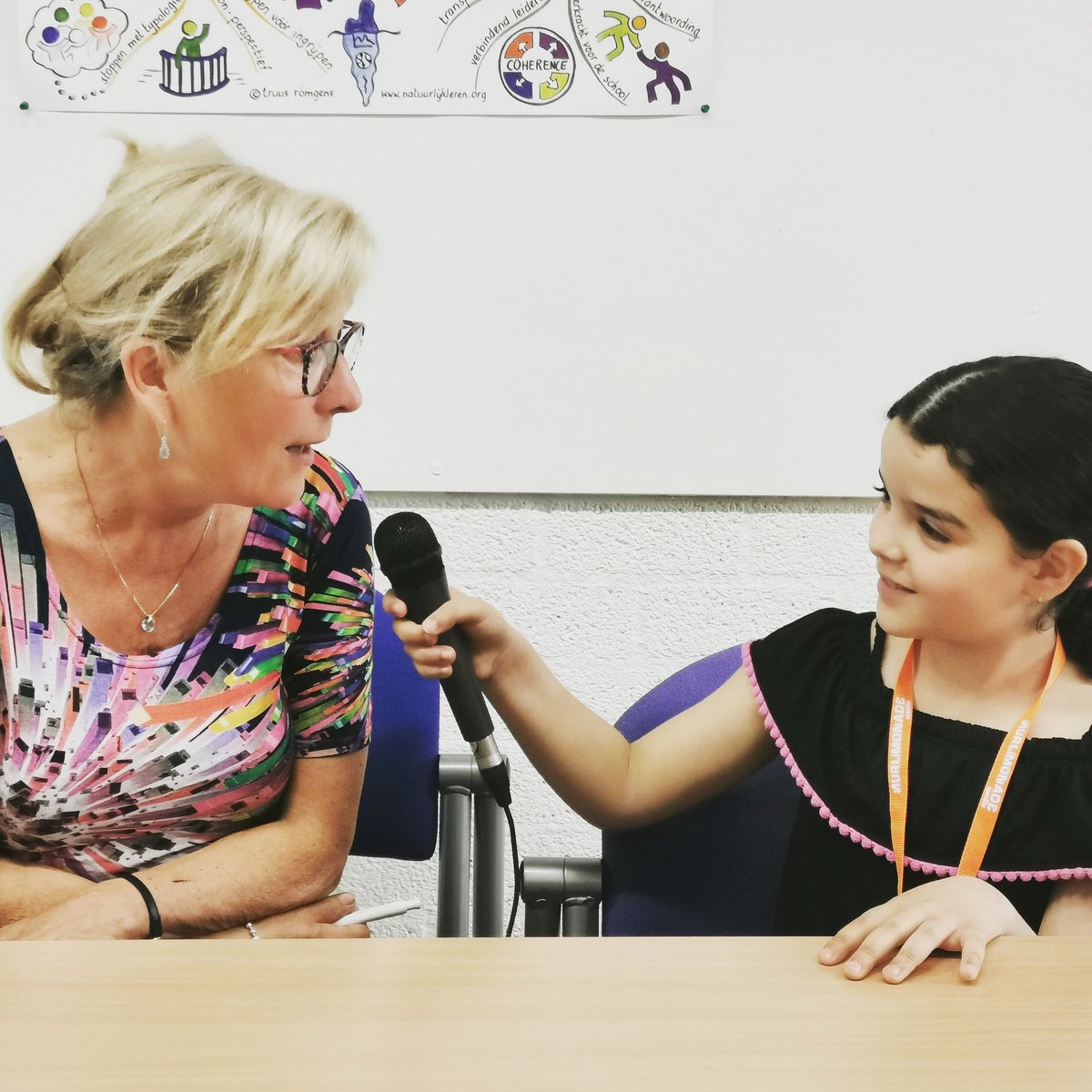 Het Kinderpersbureau Indische Buurt was gisteren op bezoek bij Sylvie van den Akker, de directrice van de Indische Buurtschool.