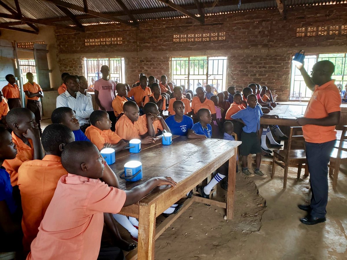 FINCA's tweet photo. Introducing #LampLibrary to Jinja Parents School in #Uganda, an initiative by @BrightLifeFINCA with support from @Signifycompany to facilitate evening studying for #OffGrid households. #EnergyAccess https://t.co/MmZ0JxhwED
