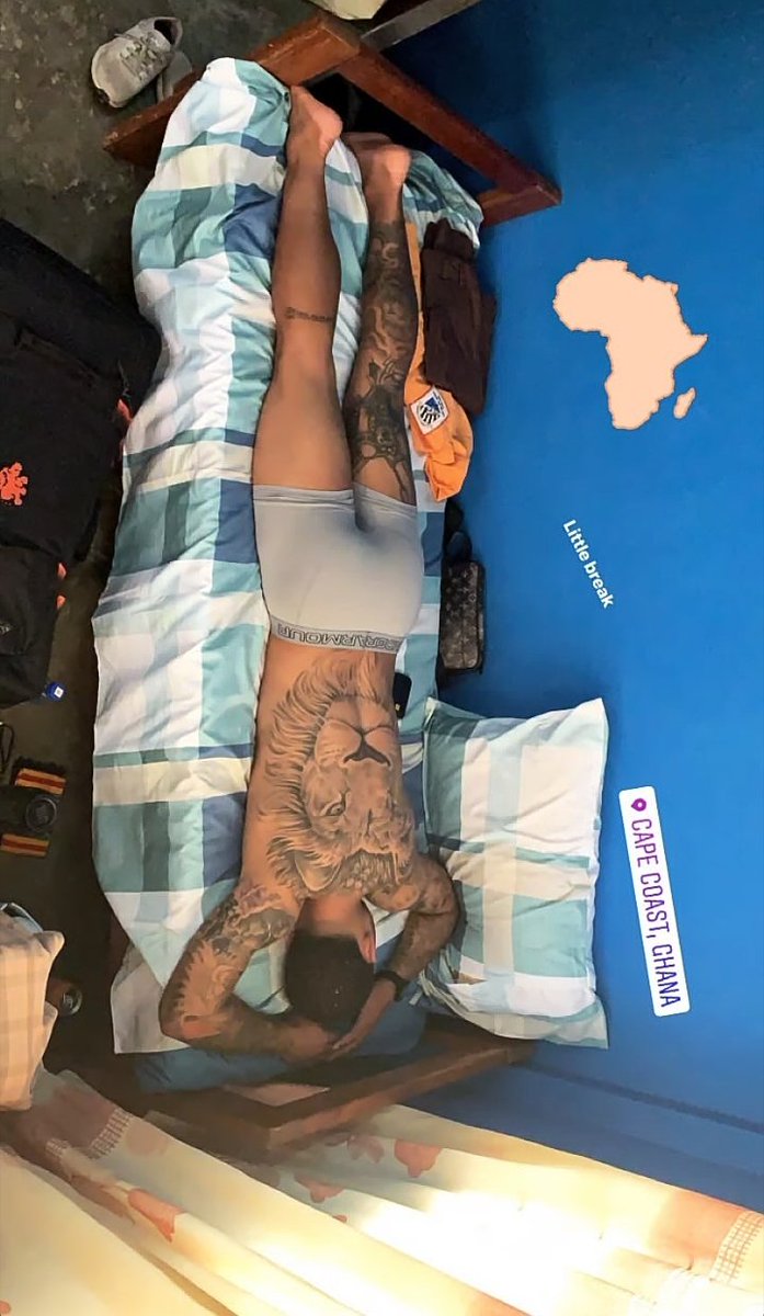 GhanaianMuseum's tweet photo. Memphis Depay, Former Manchester United player born to a Ghanaian father and a Dutch mother has arrived in Ghana to spend some time. He is currently in Cape Coast, to support the Deaf and Dumb School. And he chose to dress as one of them. https://t.co/FtpyuQHWwV
