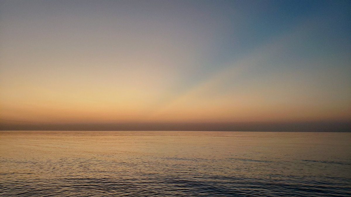 andrighetti35's tweet photo. Another Hot day! #morningzenwithjenn #sunrisethismorning #lovefl #saltlife #myserenity #nature #pompanobeach #southflorida #Sunrise #riseandshine #beach @ShareALittleSun @LissetteCBS4 @visitlauderdale @weatherchannel @PompanoWeather https://t.co/wwZR0l8LLa