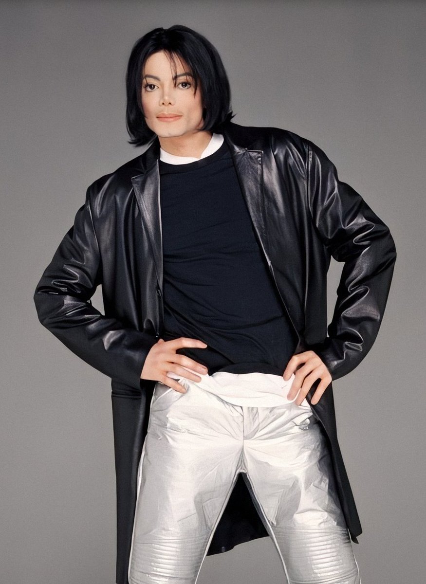 Viva_la_porshe's tweet photo. I was so devasted that day. 
It still hurts till this day. 😭😭😭😭
Micheal even though I never met him,  was an amazingly beautiful soul. 
#RipMicheal 
#10YearsWithoutMichaelJackson 
I miss you Micheal 😭😭😭😭 https://t.co/wrm3RunSxd