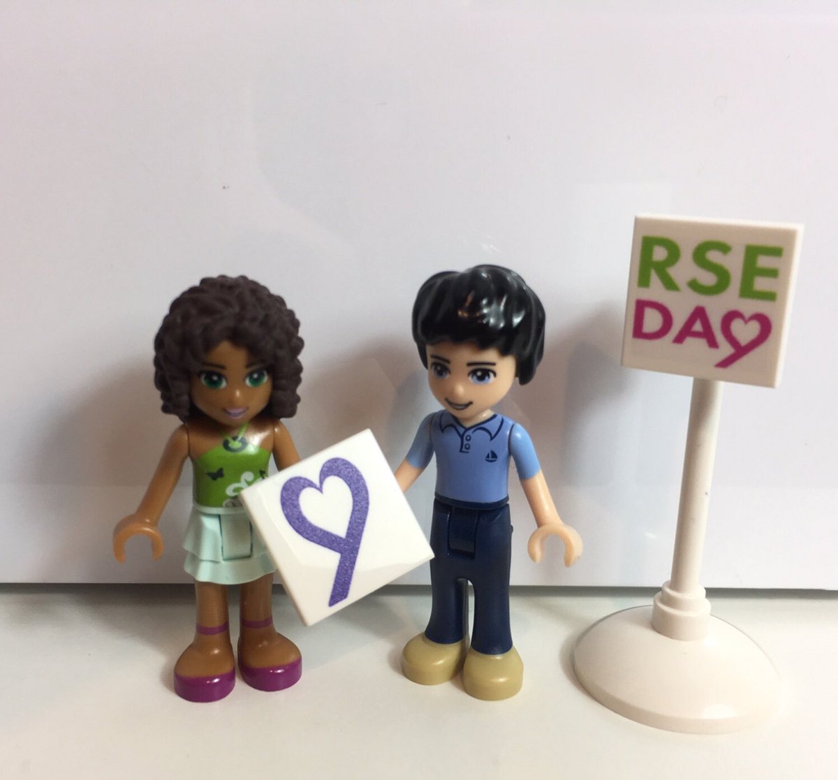 RSE_day's tweet photo. #RSE is learning about healthy relationships and keeping safe.  Share your good practice on #RSEday https://t.co/q8CegJxI3J
