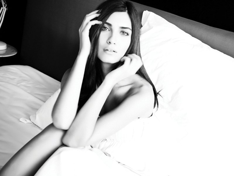 BustunDaily's tweet photo. #TubaBüyüküstün for Marie Claire February, 2011 ✨ https://t.co/lm8sXdvTEx