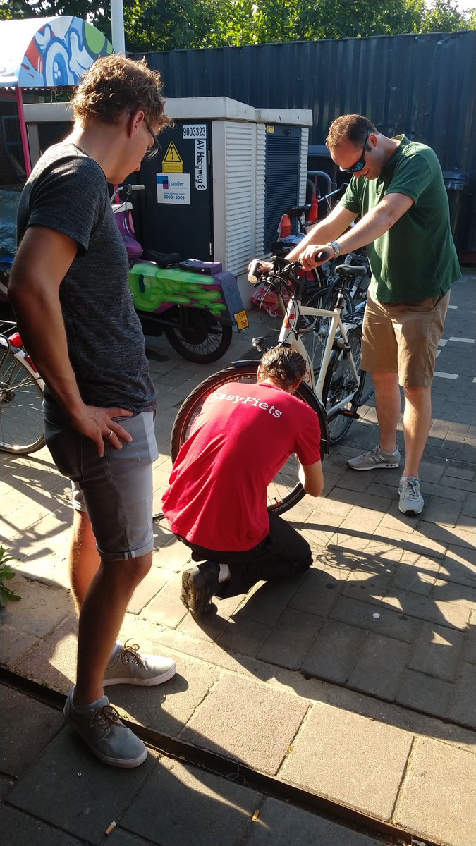 EasyFiets's tweet photo. Vandaag hadden we ambtelijk bezoek voor een Kennissessie georganiseerd vanuit @Servicepunt71 . We hebben onze kennis voor het fietsen vak gedeeld met enthousiaste deelnemers. Een geslaagde ochtend! #kennissessie #leiden https://t.co/1HP09zu5kZ
