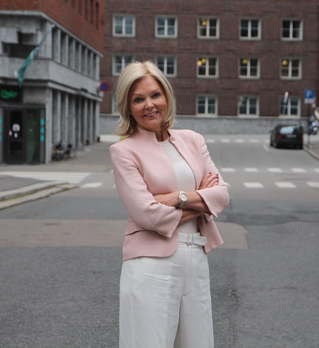 Siviløkonom Nina Riibe (52) blir ny administrerende direktør i Econa fra 15. august. Riibe har sju års erfaring fra Geelmuyden Kiese, sist som leder for de 100 ansatte i Norge. bit.ly/2Ftmbuc