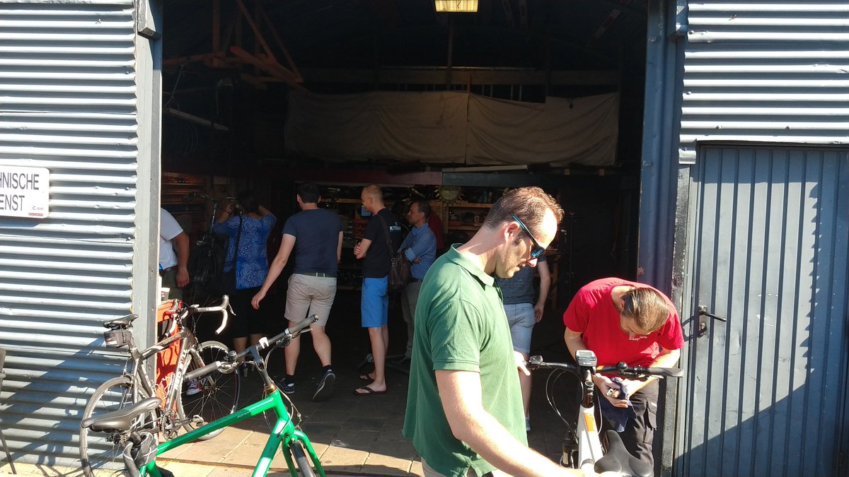 Vandaag hadden we ambtelijk bezoek voor een Kennissessie georganiseerd vanuit <a href="/Servicepunt71/">Servicepunt71</a> . We hebben onze kennis voor het fietsen vak gedeeld met enthousiaste deelnemers. Een geslaagde ochtend! #kennissessie #leiden