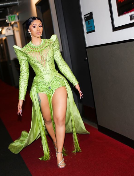 FRIKA_HAIR's tweet photo. Congratulation to the #bosslady Cardi B for winning Best Female Artist Award at the #BETAwards19 https://t.co/1jvazzmGxP
