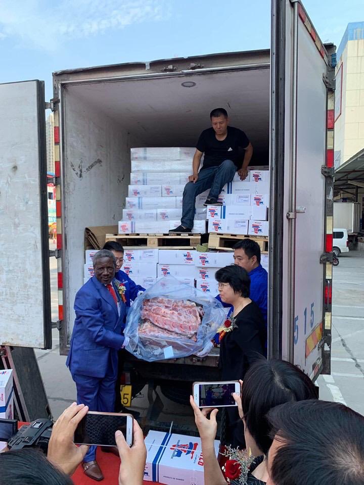 Meatco_Namibia's tweet photo. H.E Dr Elia Kaiyamo Namibian Ambassador to the People’s republic of China, was on hand at the opening of the first batch of Namibian beef to China on 24 June 2019. #TeamNamibia #Meatco4Namibia #Meatco #NamChi #InternationalTrade #QualityBeef https://t.co/Ukdez7tdTG