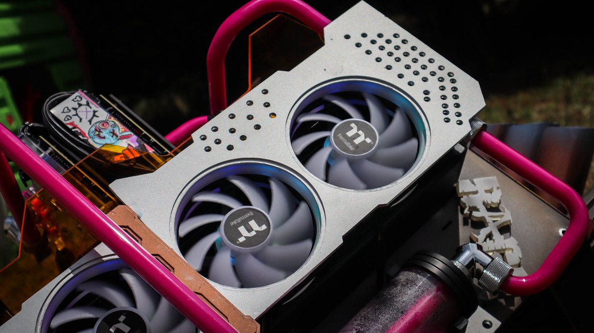 Thermaltake_fr's tweet photo. Mod #RAGE2 signé @axiommodding 
Ça déchire, non ?

#Thermaltake #CoreP90 @Bethesda_fr #modding https://t.co/Uu9tc9aQJL
