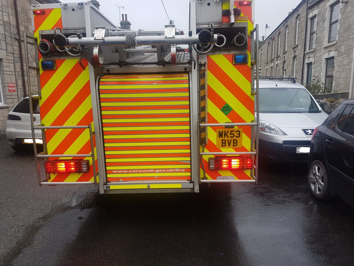 StDennisTSSO's tweet image. Crews from ⁦@StDennisCFRS⁩ assessing accessibility around the village. Please leave sufficient room for all Emergency Services to attend.
#ThinkBeforeYouParkSecondsCostLives
#TriService
⁦@StDennisPC⁩
⁦@swasFT⁩
⁦@DC_Police⁩ 
⁦@CornwallFRS⁩