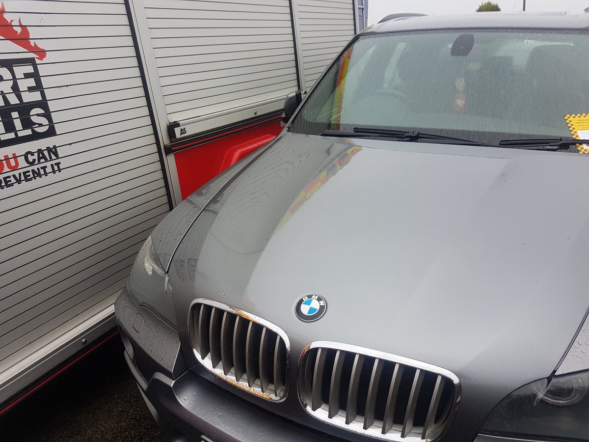 StDennisTSSO's tweet image. Crews from ⁦@StDennisCFRS⁩ assessing accessibility around the village. Please leave sufficient room for all Emergency Services to attend.
#ThinkBeforeYouParkSecondsCostLives
#TriService
⁦@StDennisPC⁩
⁦@swasFT⁩
⁦@DC_Police⁩ 
⁦@CornwallFRS⁩