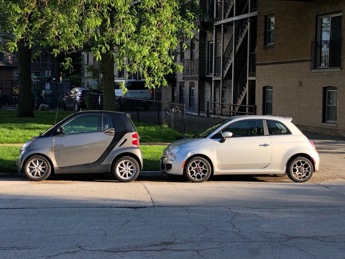 mcnees's tweet photo. On the right: v = 0
On the left: v = 0.8c https://t.co/6KFt8Uv1lV