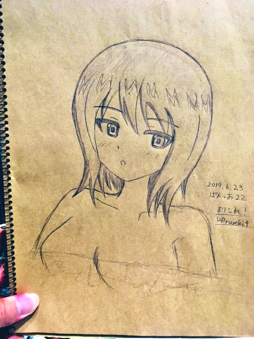 また今回はいつも応援に来てくれる方からのご依頼で、初めてスケブを描かせて頂きました。

並居る素晴らしい絵の中に自分が描くのは大変恐縮でしたが、その方が大好きなまほ姉を描かせて頂きました♪ 