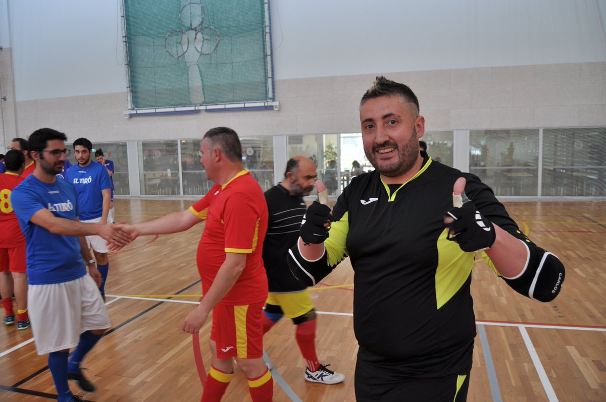 SalutMentalCat's tweet photo. Aquest dissabte 13a edició de la #Cloenda de la Lliga #EsportiSalut al Pavelló del Bon Pastor. Amb el suport de @BCN_esports 16 equips i més de 200 jugadors, amb i sense problemes de salut mental.
https://t.co/KNmE2vPKnR https://t.co/mEAWOJc5f3