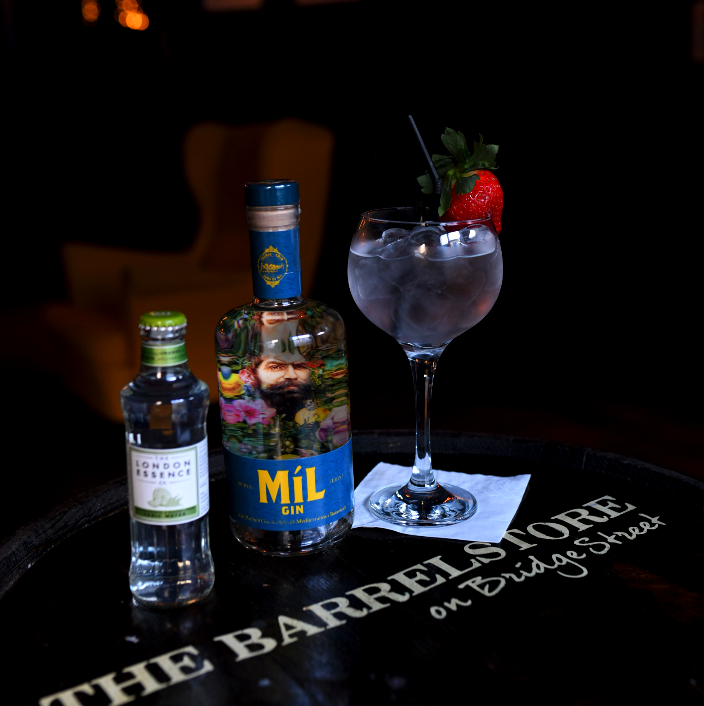TheBarrelstore1's tweet photo. Mil gin with London Essence tonic with a Strawberry to finish. Perfection! 🍓#perfection #gin #mil #londonessence #strawberry https://t.co/FgLRv4sBjG