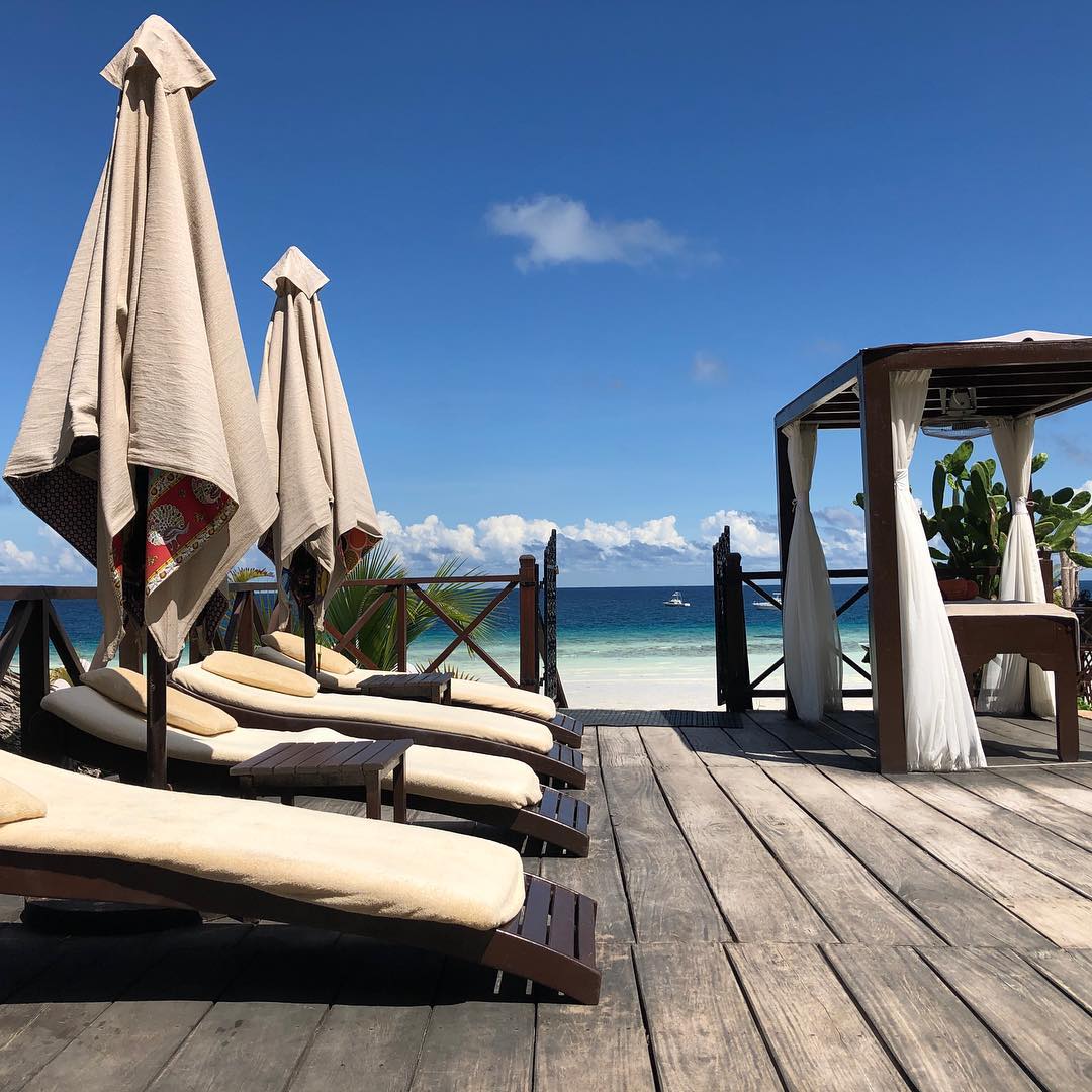 It's not too late to escape to paradise for a holiday of a life time.
☀️ Soak up some sun
🏖️ Lie on the beach 
🍹 Enjoy a cocktail  
Head over to our website to book now : thezhotel.com 
 📷 wmrosado29_