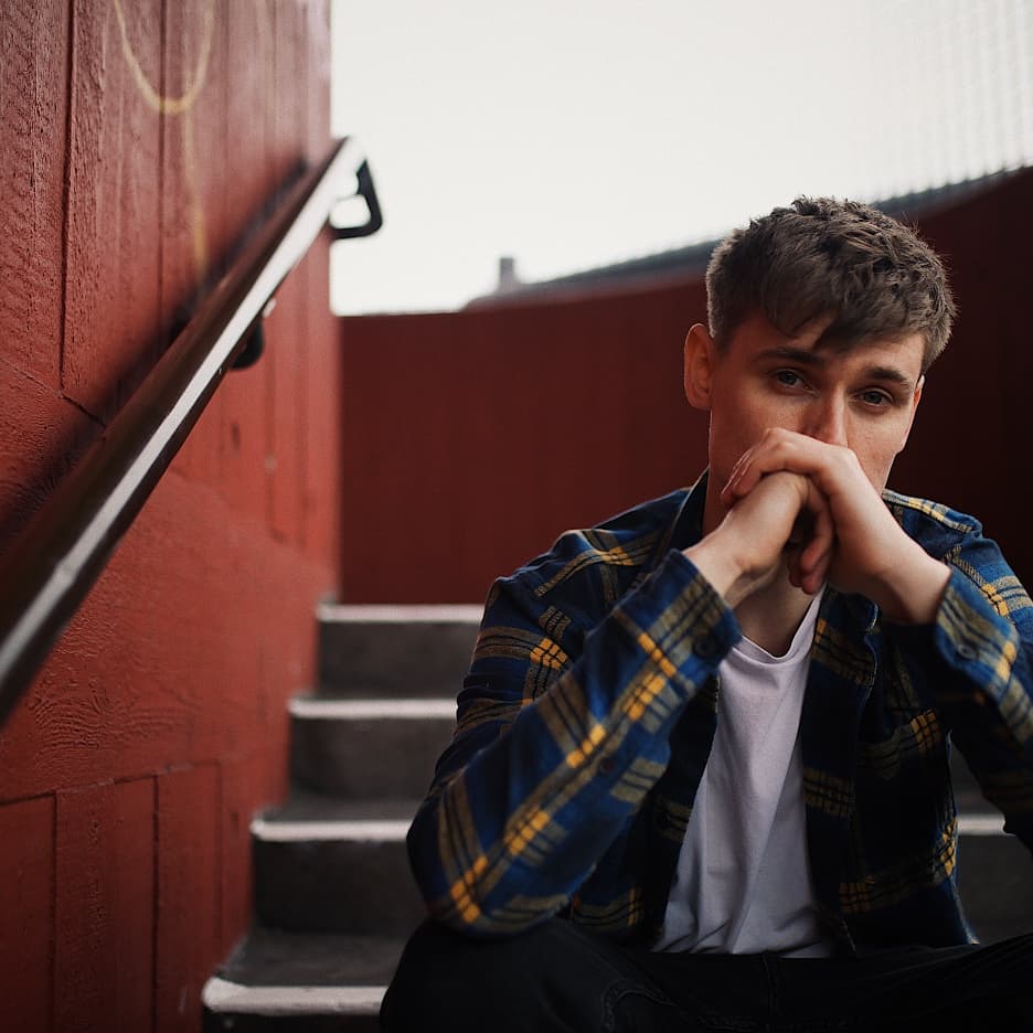 Hey! I've started a new music project called @SplitTheDealer. It would be wicked if you wouldn't mind giving it a follow, and seeing what it's all about. Cheeers! Sam.