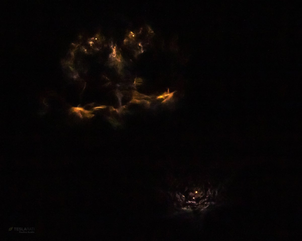w00ki33's tweet photo. Super unexpected to see the stage separation nebula tonight. That was awesome! #spacex #falconheavy #STP2 https://t.co/1TDobXKQgF